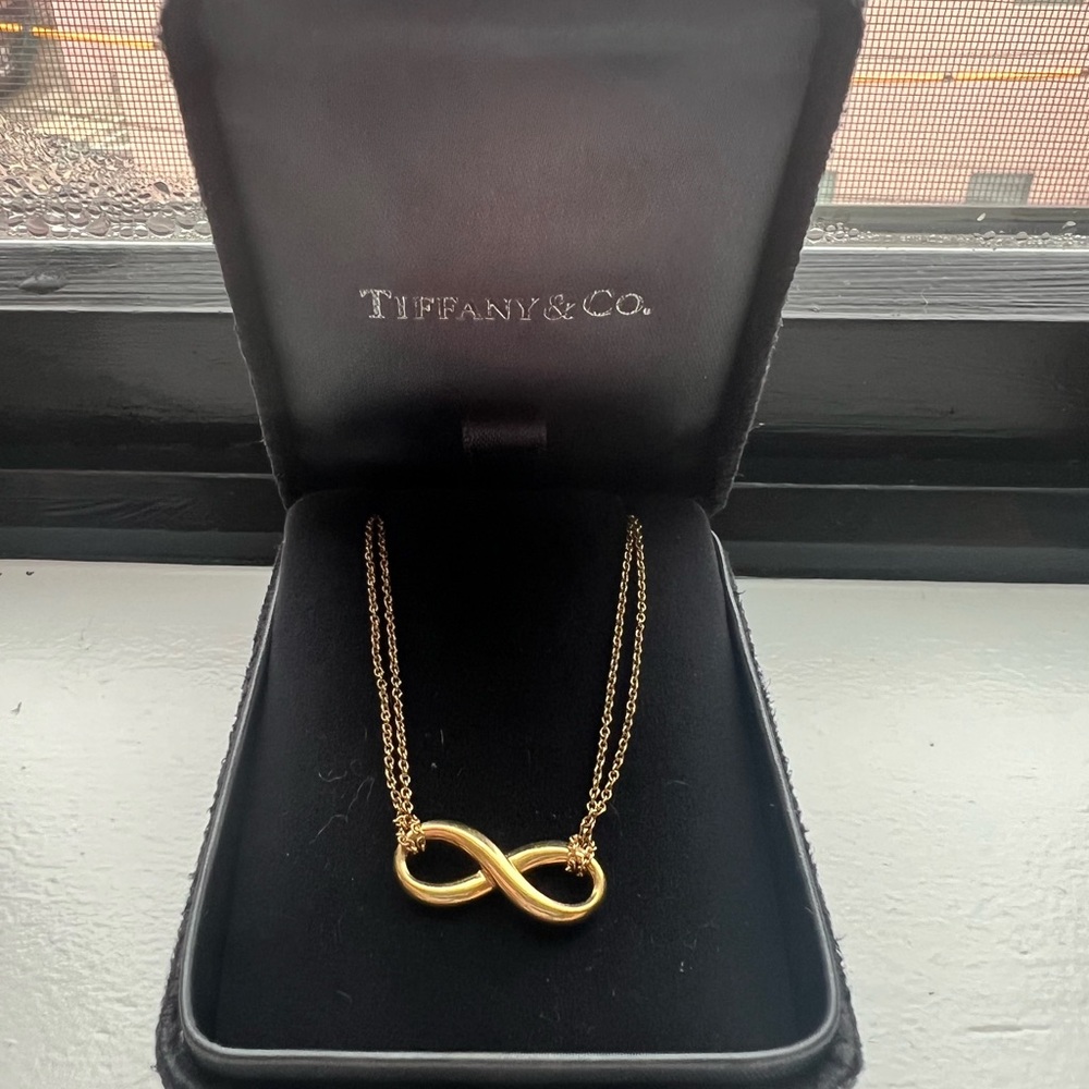 Tiffany & Co Au750 18k Yellow Gold Double Chain Infinity Necklace.